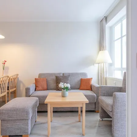 Moderne Helle Mit Balkon In Sellin (Rugen)