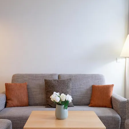 Moderne Helle Mit Balkon In *