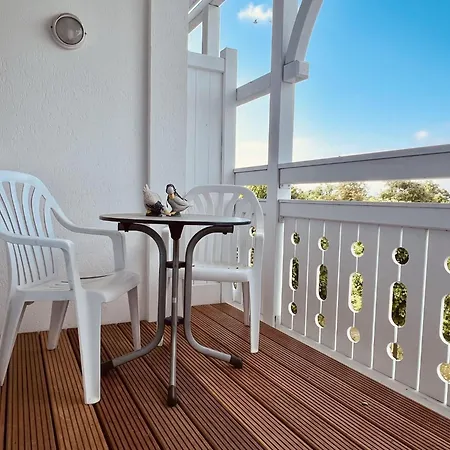 Moderne Helle Mit Balkon In