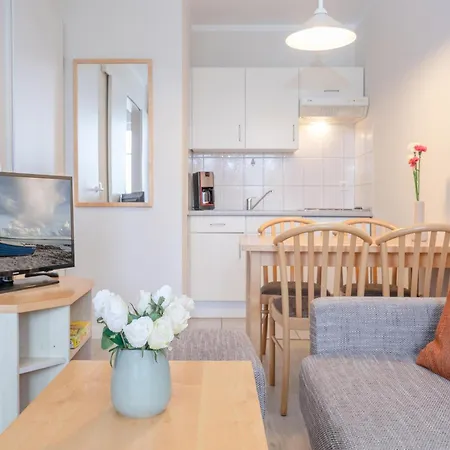 Moderne Helle Mit Balkon In Sellin (Rugen)