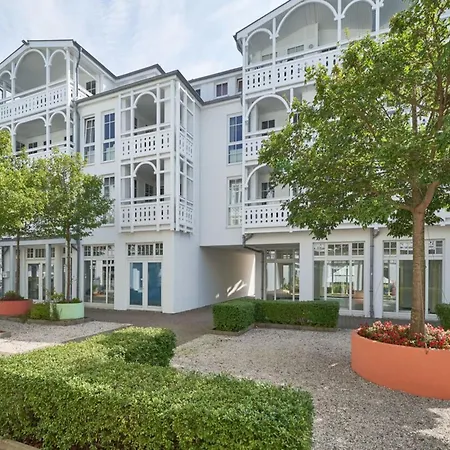 Moderne Helle Mit Balkon In *